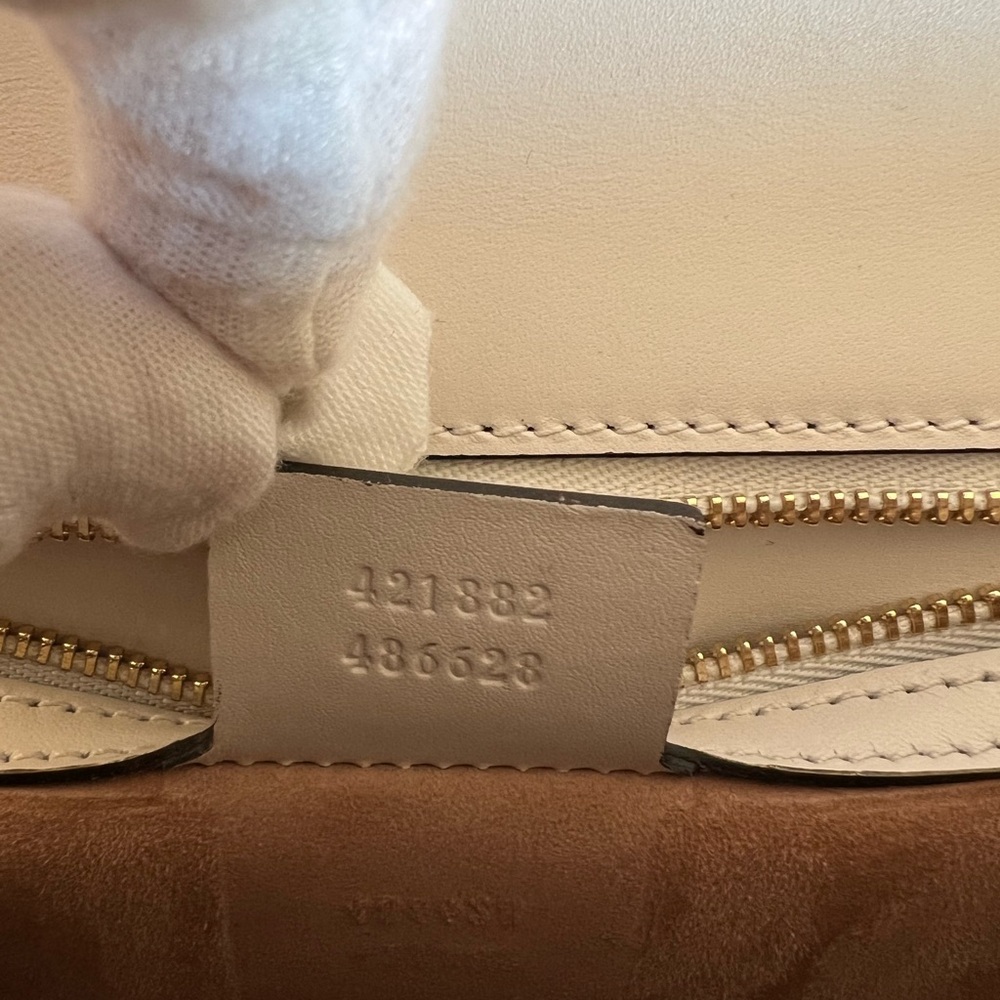 Gucci white small sylvie bag with stripes ribbon. - Picture 4 of 10